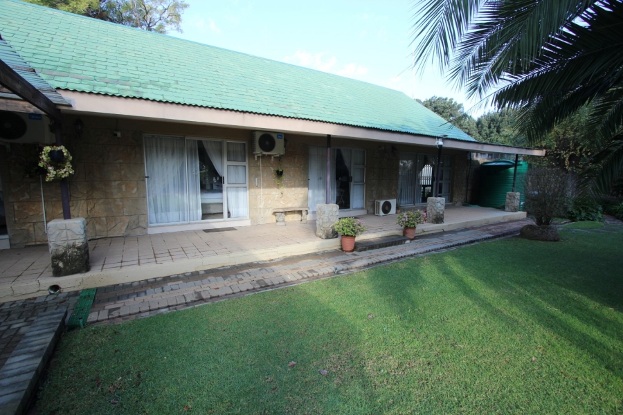 7 Bedroom Property for Sale in Jim Fouchepark Free State